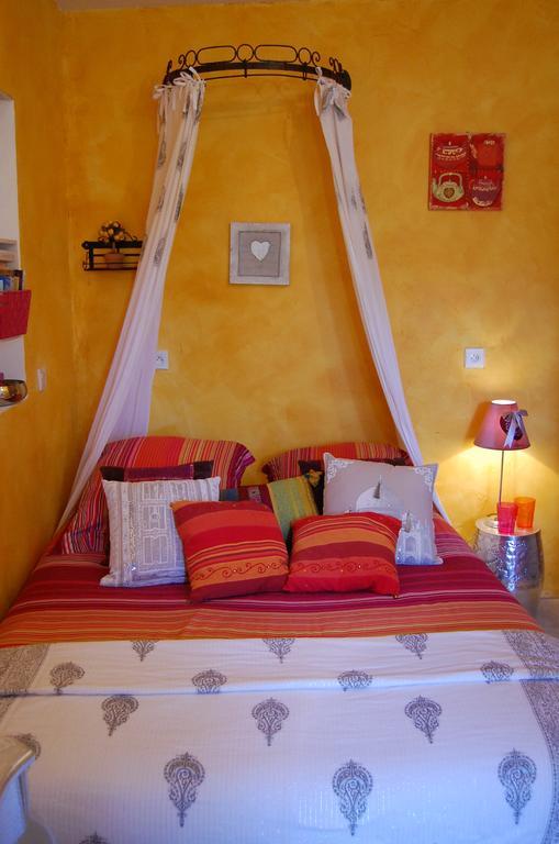 Maison D'Hotes Le Mas De Lila Vers Pont du Gard Oda fotoğraf