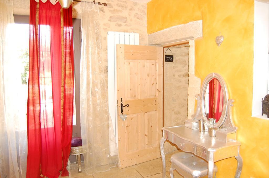 Maison D'Hotes Le Mas De Lila Vers Pont du Gard Oda fotoğraf