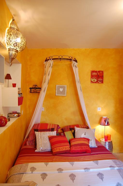 Maison D'Hotes Le Mas De Lila Vers Pont du Gard Oda fotoğraf