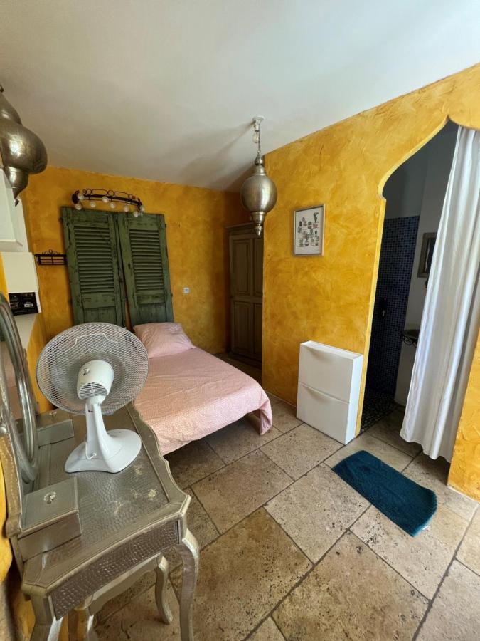 Maison D'Hotes Le Mas De Lila Vers Pont du Gard Dış mekan fotoğraf